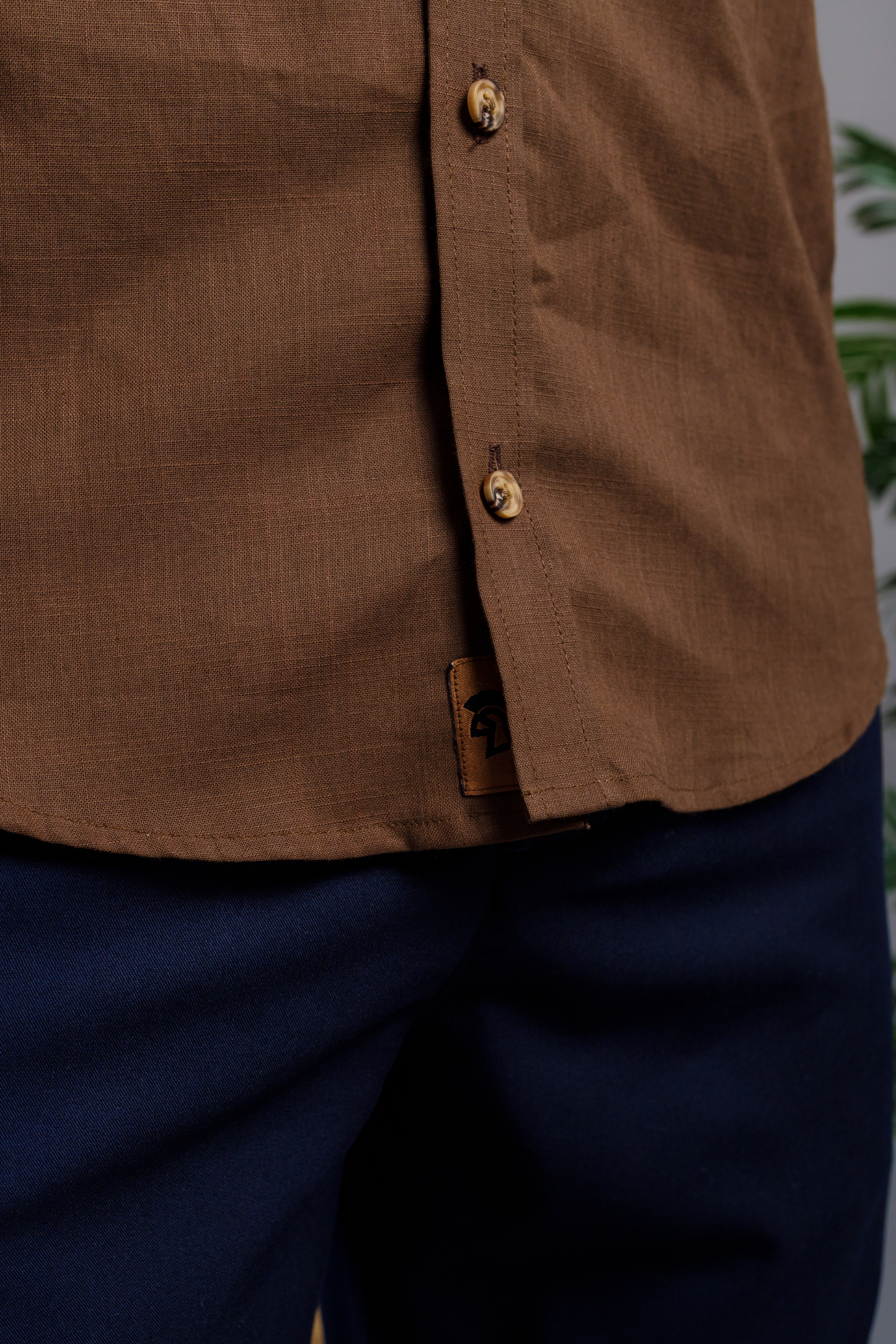 Camisa Vicenza Manga Curta Gola Tradicional Com Bolso Marrom