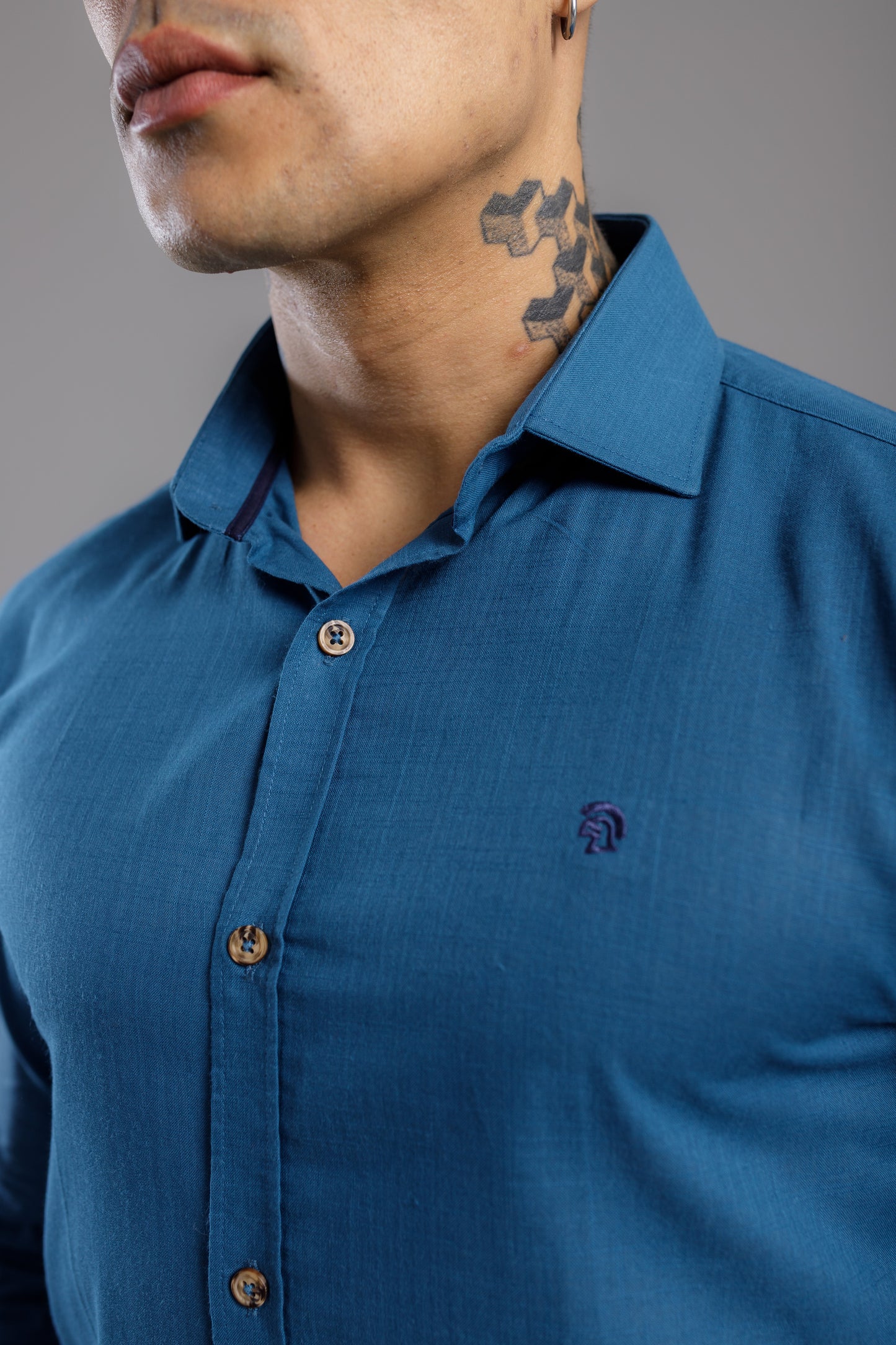 Camisa Vicenza Sentiero Manga Longa Linho Gola Tradicional Azul Profundo