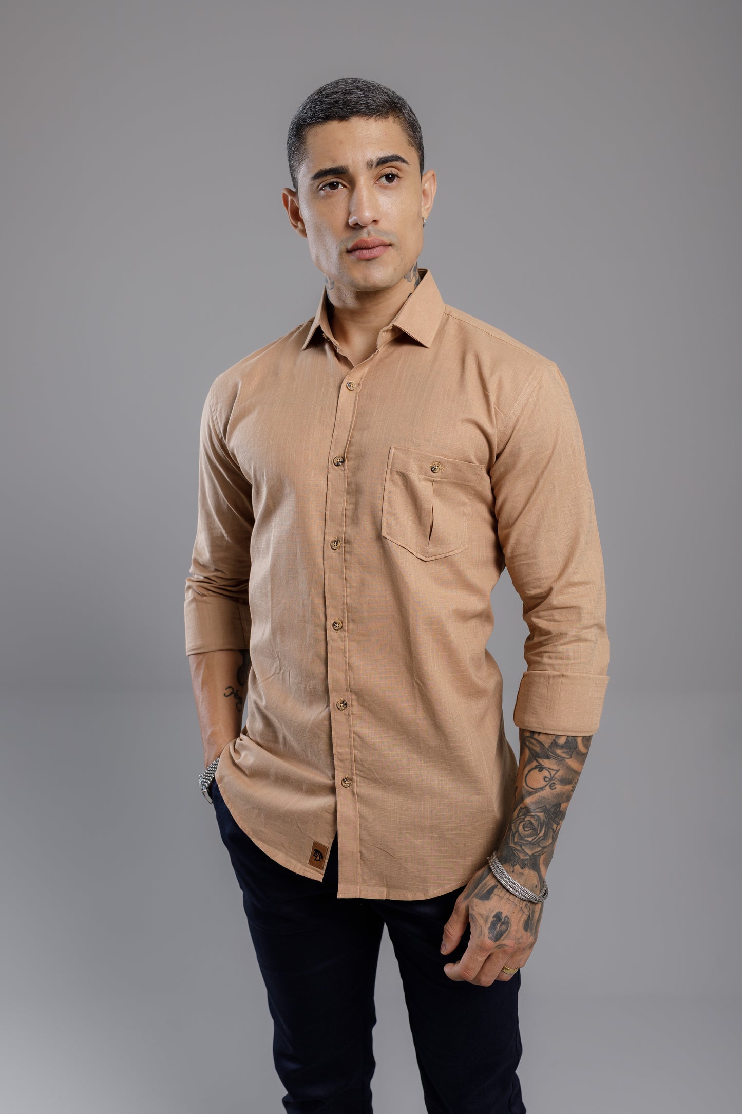 Camisa Vicenza Sentiero Manga Longa Linho Gola Tradicional Bege Pardo